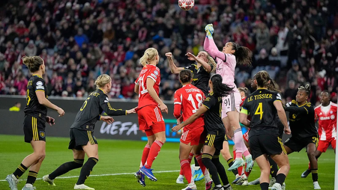 Man City and Arsenal open UWCL season (News Central TV)
