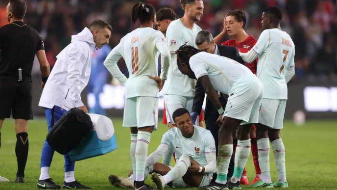 Mbappé off with knee injury in Türkiye clash (News Central TV)