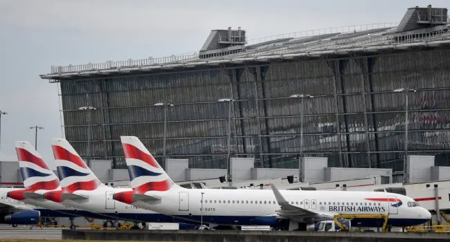 Over 1,000 UK Flights Cancelled After Air Traffic Glitch (NewsCentral TV)
