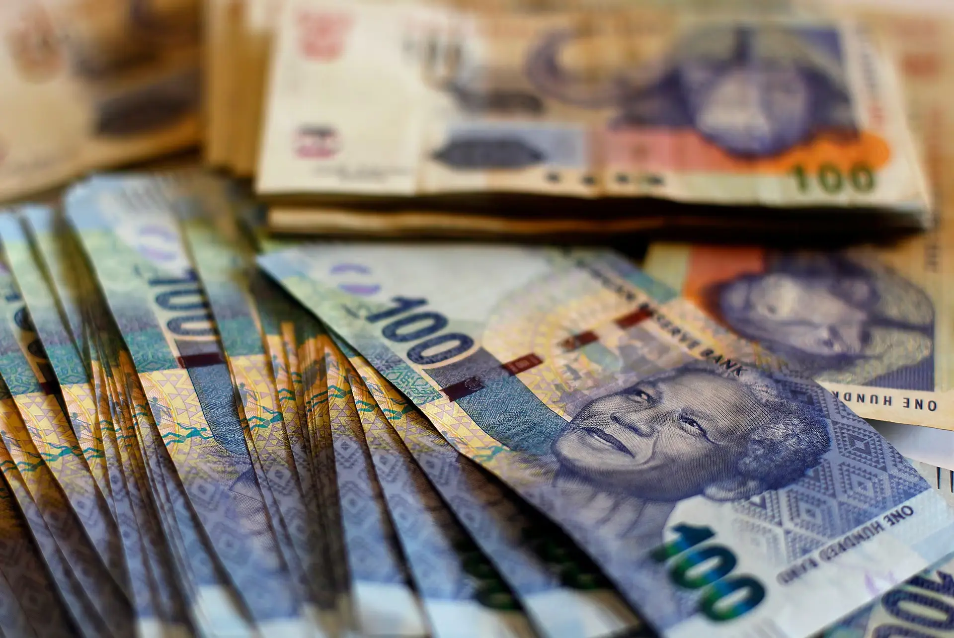 Rand Rises Ahead of Key Economic Reports