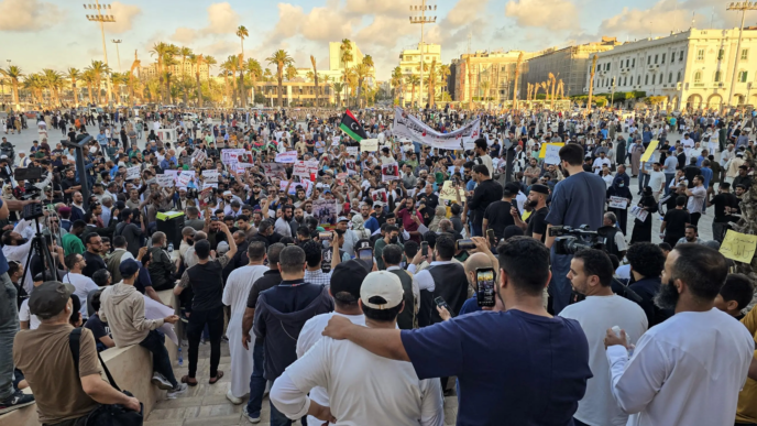 Libyan teachers demand better pay in mass protest News Central TV