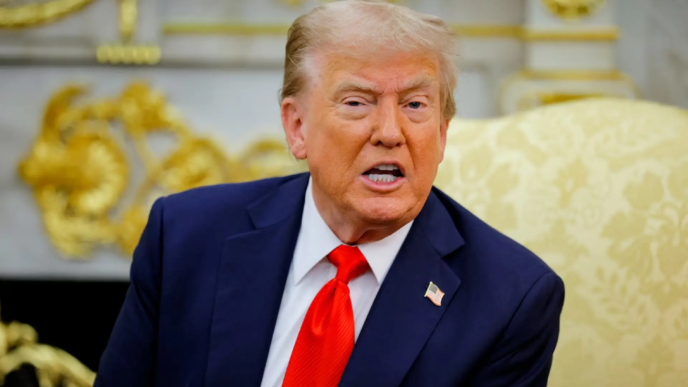 Trump says that the planned arch will serve as a military base (News Central TV)