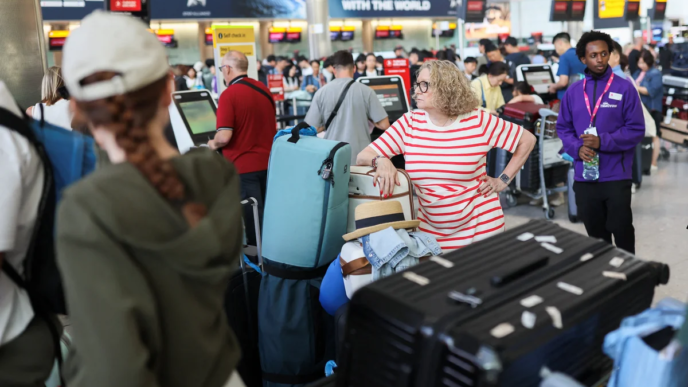 UK airports face delays after air traffic glitch (News Central TV)