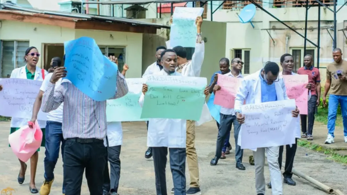 LAUTECH Resident Doctors Protest Unpaid Arrears, Understaffing