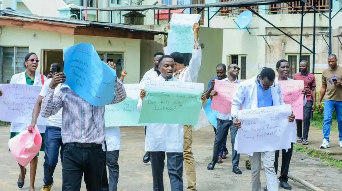 LAUTECH Resident Doctors Protest Unpaid Arrears, Understaffing