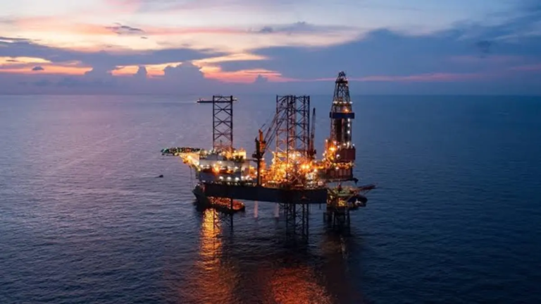 Five Missing after Oil Rig Sinks off Gabon