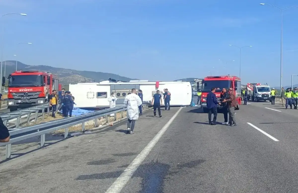 Turkey Coach Crash Kills 11, Injures 27-20261011-42722499-42722496-LI_MANISAYE_BARKES_U_OTOBESA_TURE_LI_HEV_KETIN_11_KES_MIRIN_U_27_KES_BIRINDAR_BUN