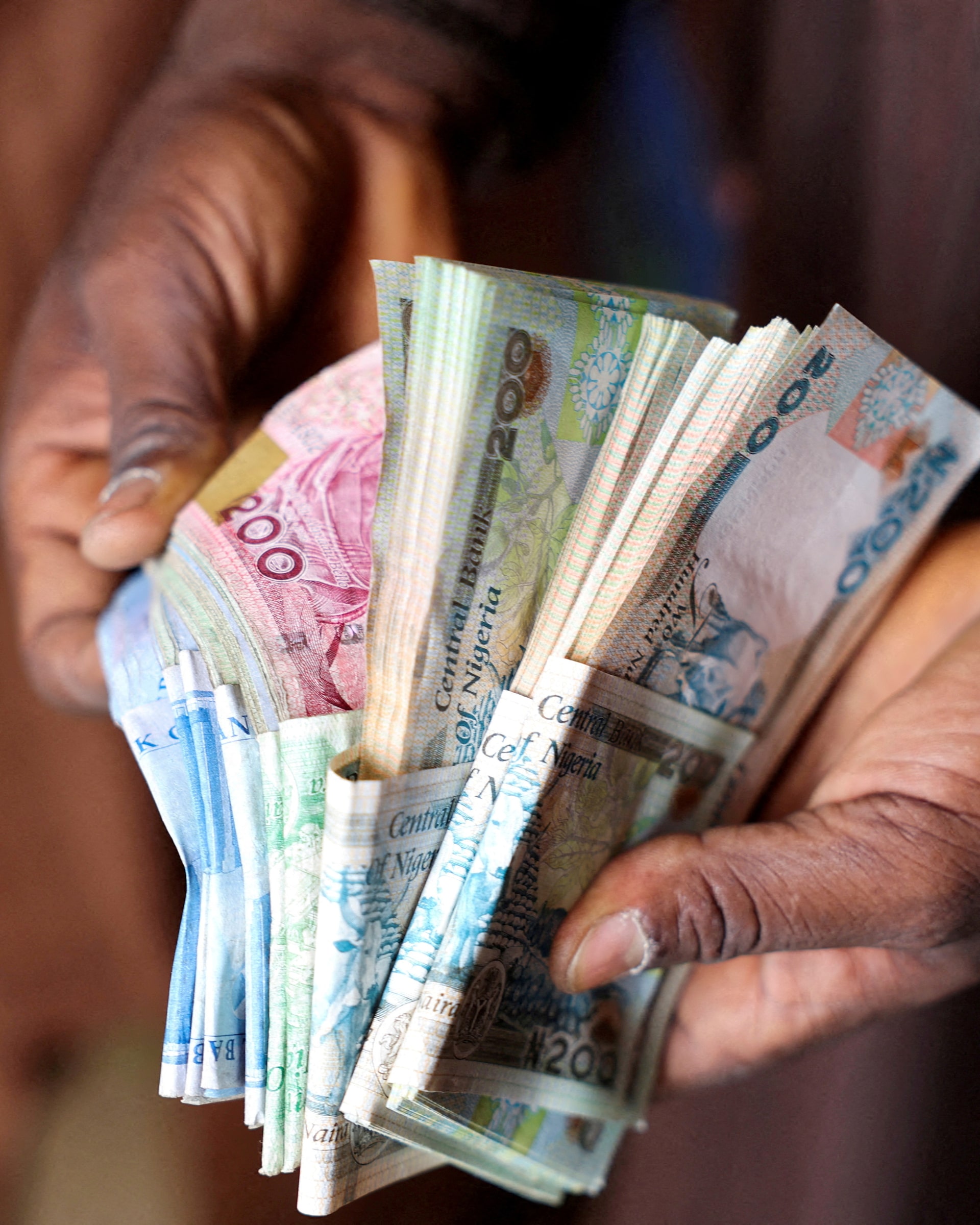 Cash outside Nigerian banks hits N4.92tn (News Central TV)