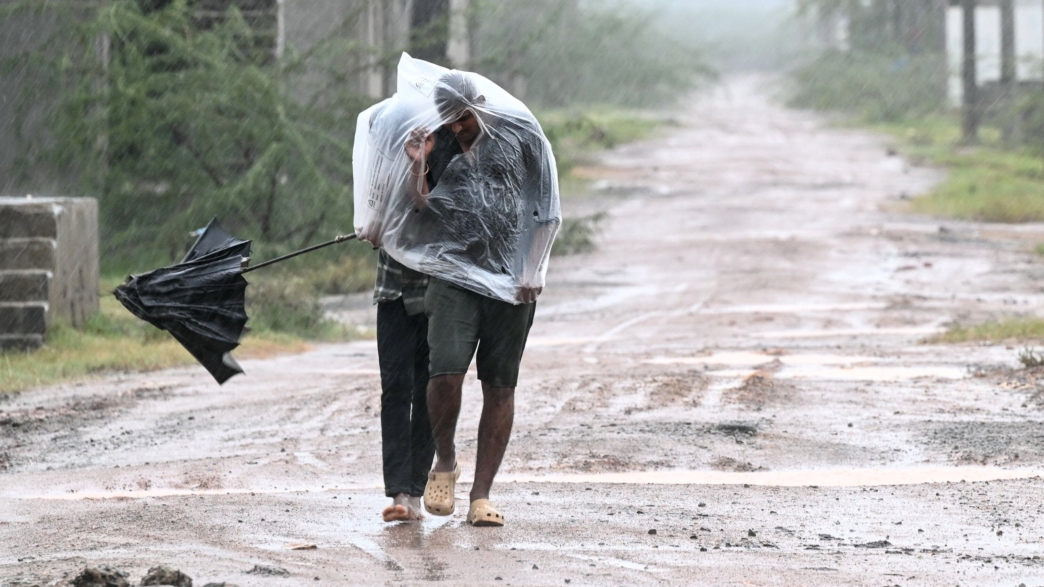 Cyclone Arnab hits India and forces mass evacuations (News Central TV)