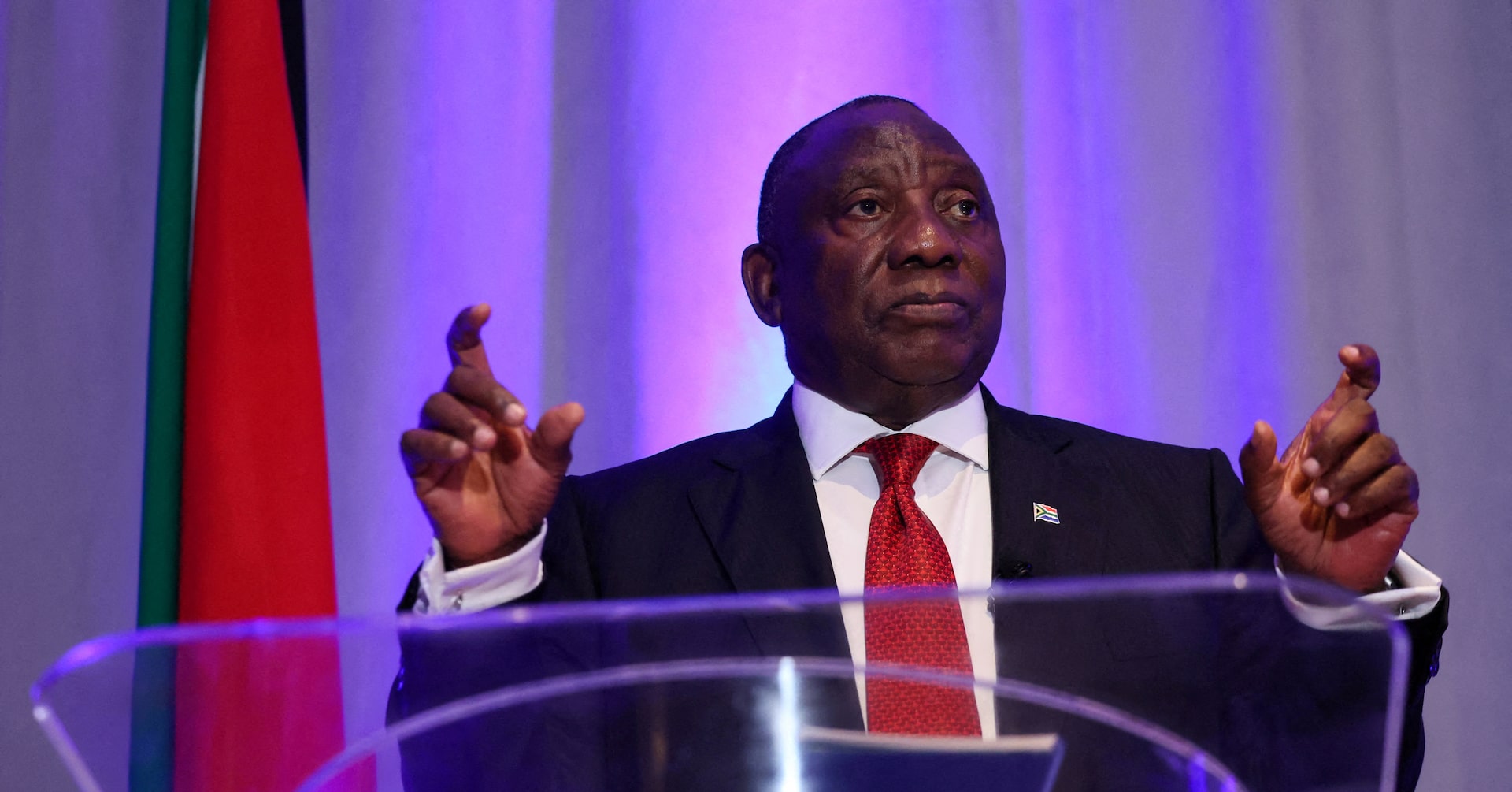 Ramaphosa reinstates suspended police chief (News Central TV)