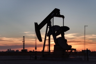 Oil prices rise on Middle East supply risks (News Central TV)