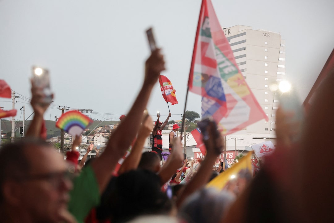 Lula and Bolsonaro trade blows in final Brazil scramble (News Central TV)