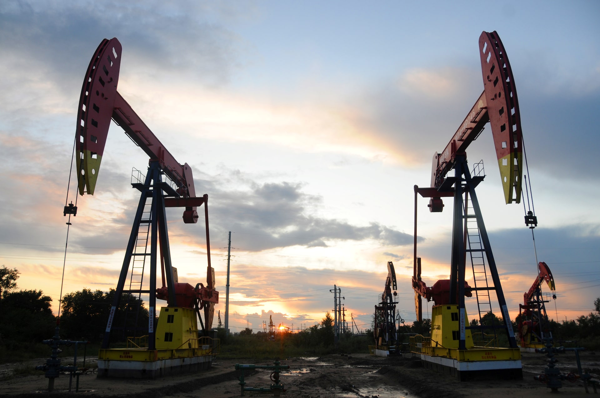 Oil prices rise on Middle East supply risks (News Central TV)
