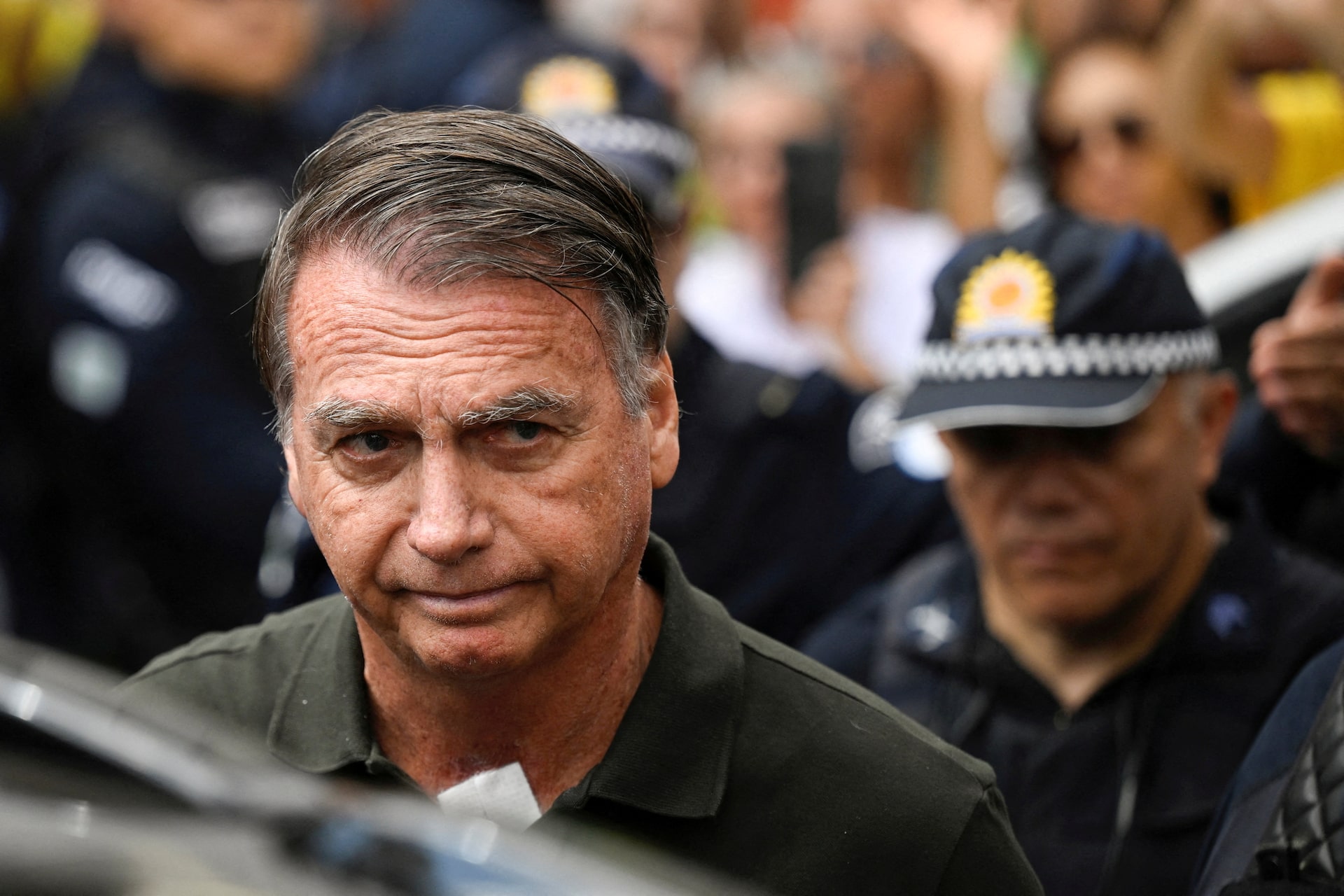 Bolsonaro defies exit ban, flees to the US (News Central TV)