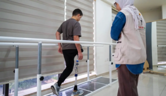 Zuhdi Abou Shanab, a 17-year-old Palestinian boy who lost his entire right leg below the hip during the war in Gaza, undergoes rehabilitation treatment with his prosthetic at a medical centre in Amman on October 13, 2026 as part of the "Jordanian medical corridor" initiative.
