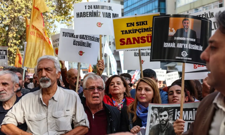 Thousands Protest Journalist Arrests in Turkey