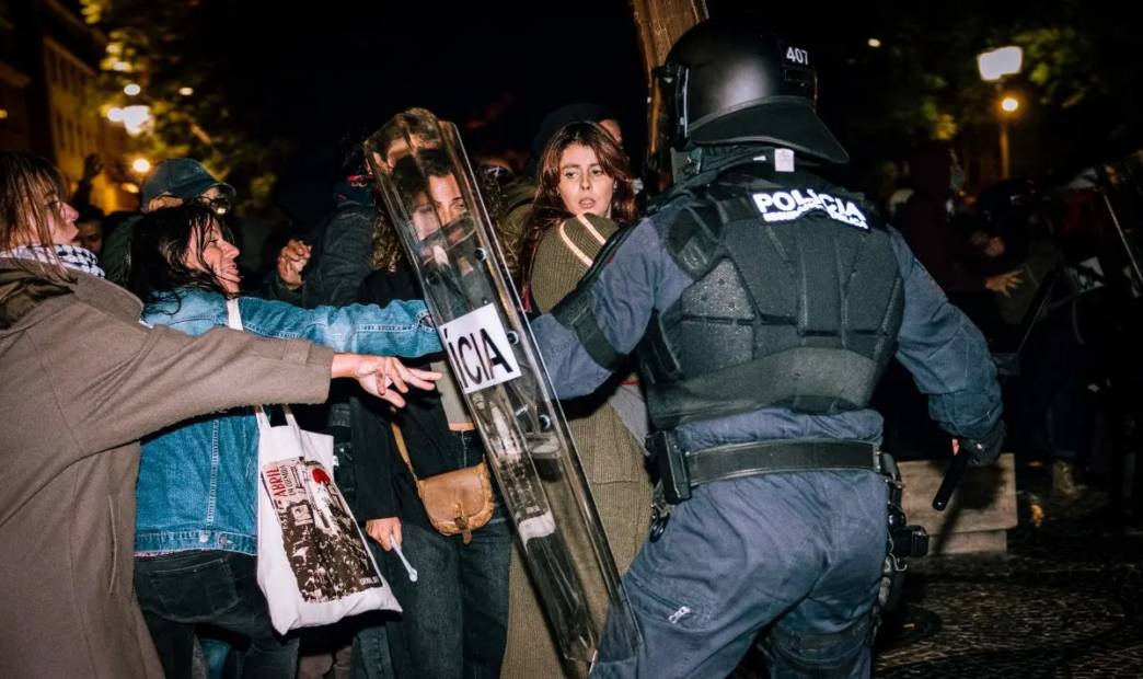 Riot police officers and demonstrators clash as they take part in a protest against housing shortage, soaring rents and low wages at Rossio square in Lisbon, on October 25, 2026.