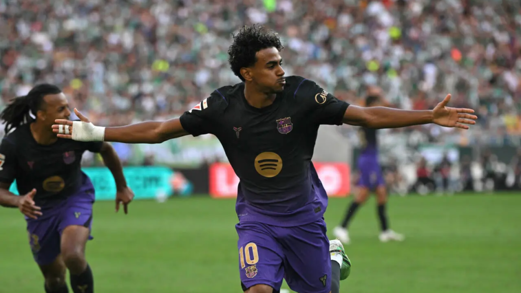 Barca thrash Betis to extend perfect start (News Central TV)