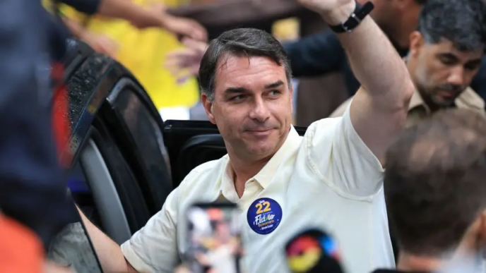 Bolsonaro defies exit ban, flees to the US (News Central TV)