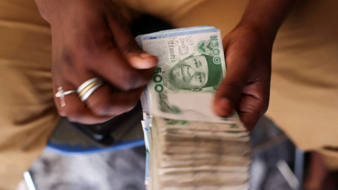 Cash outside Nigerian banks hits N4.92tn (News Central TV)