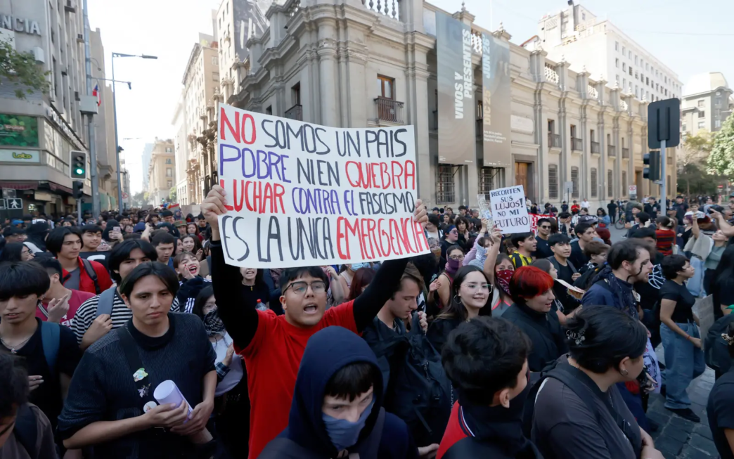Chilean Students Protest Over Education Cuts (NewsCentral TV)