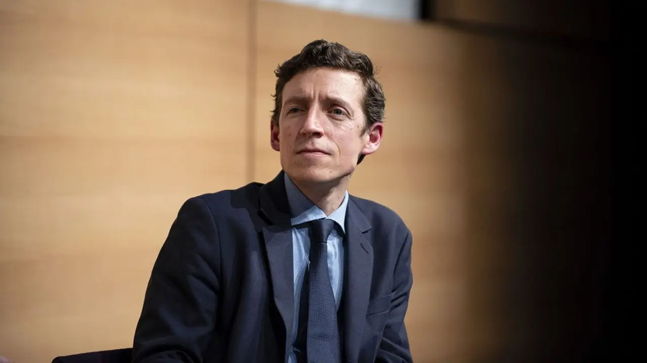 France Closes 400 Schools Over Student Protests (NewsCentral TV)