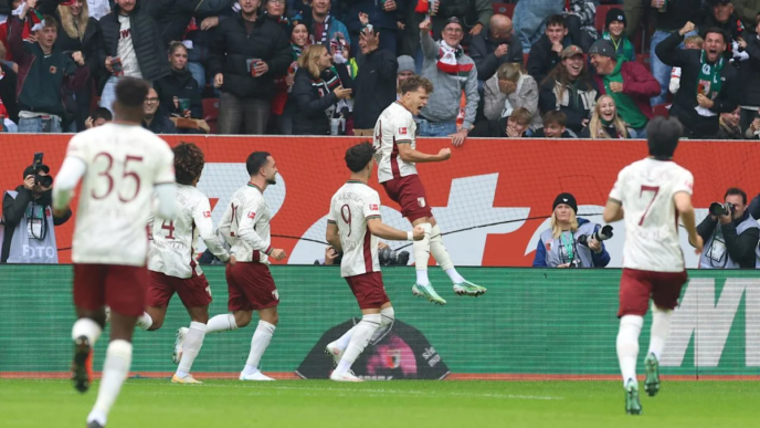 Augsburg’s Fellhauer scores record Bundesliga goal (News Central TV)