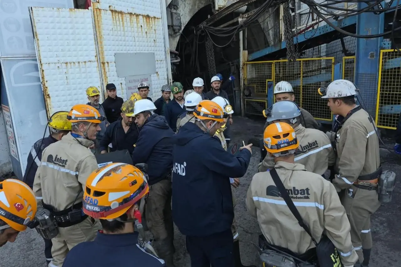 Five Dead After Mine Collapse in Western Turkey