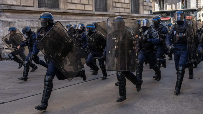 France police officers (NC)