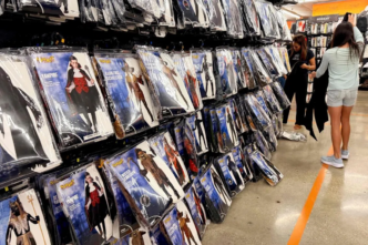 California Halloween store shooting leaves one dead (News Central TV)