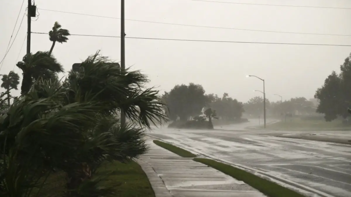 Hurricane Isaias hits Florida’s Gulf Coast (NewsCentral TV)