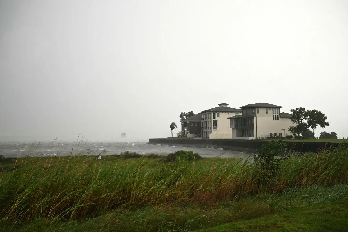 Hurricane Isaias hits Florida’s Gulf Coast (NewsCentral TV)1