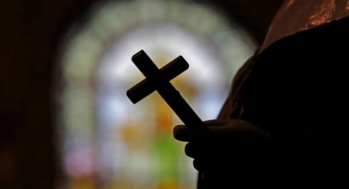 Falling Crucifix Kills Priest During Mass in Ecuador