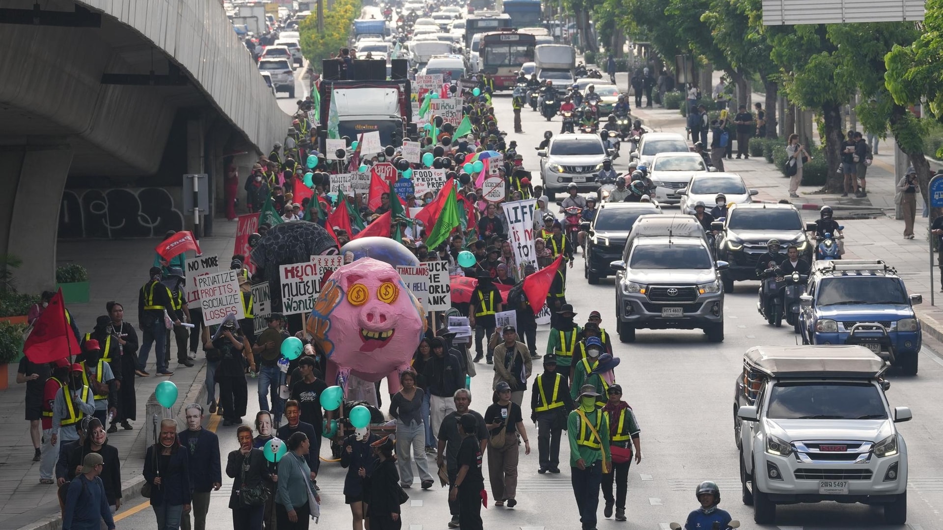 Thai Demonstrators Challenge IMF and World Bank (News Central TV)