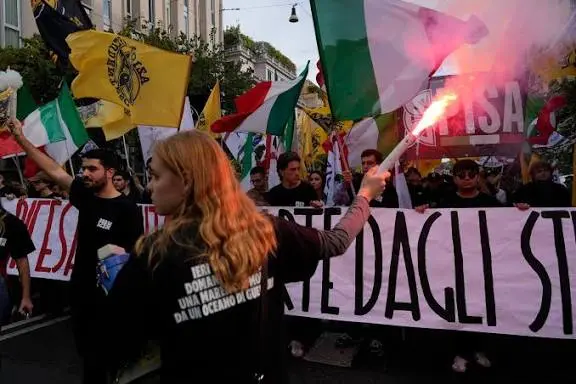 Italy Detains Hundreds After Protest Clashes (NC)