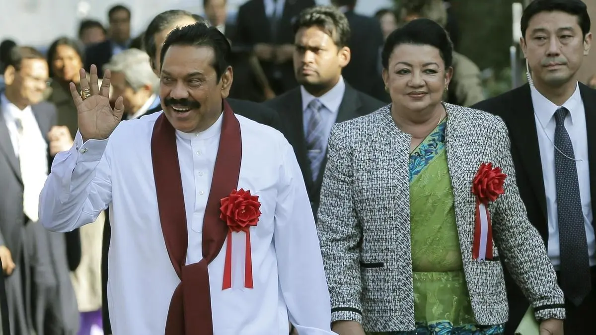 former President Mahinda Rajapaksa with wife Shiranthi Rajapaksa