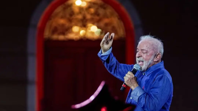 Lula and Bolsonaro trade blows in final Brazil scramble (News Central TV)