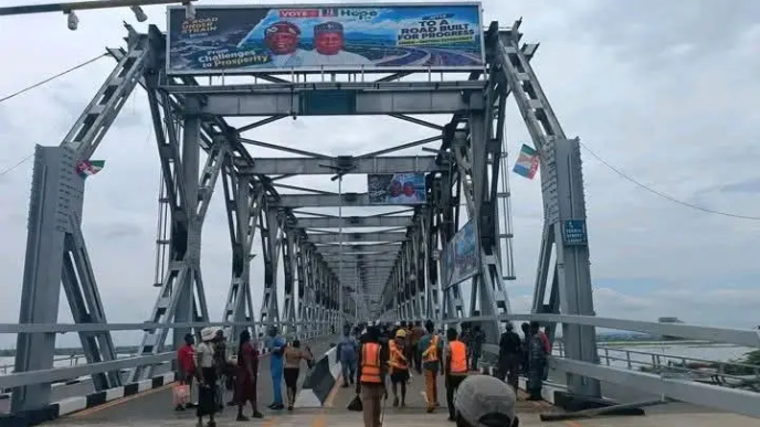 Nigerian Government Reopens First Niger Bridge (NewsCentral TV)