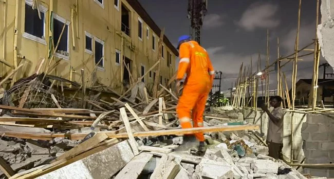 One Dead, Three Injured in Lagos Building Collapse (NewsCentral TV)
