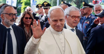 Pope Leo has a cancerous tumour removed (News Central TV)
