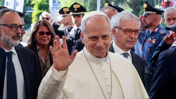 Pope Leo has a cancerous tumour removed (News Central TV)