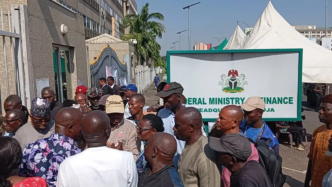 Military Retirees Protest, Block Pensions Board Entrance (NewsCentral TV)