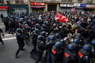 Looters raid French shops in cost-of-living protests (News Central TV)