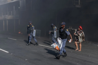 SafricaEconomyMigrationUnrest