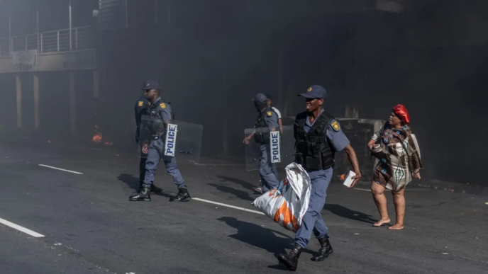 SafricaEconomyMigrationUnrest