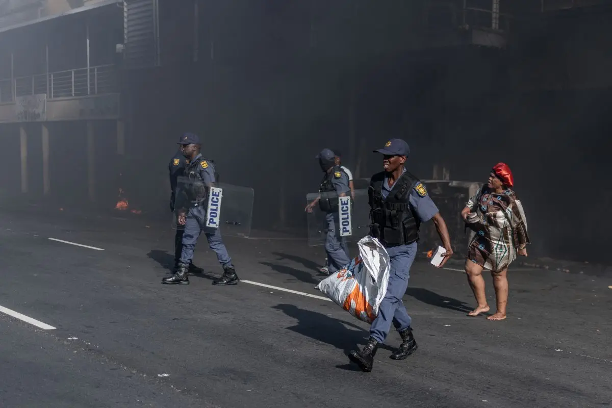SafricaEconomyMigrationUnrest