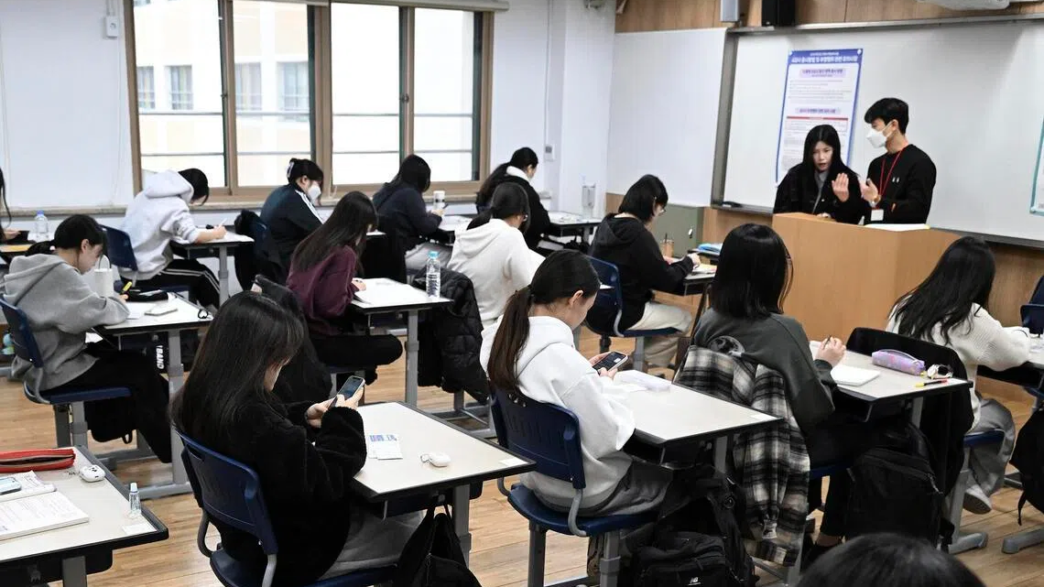 South Korea to prosecute smart glass exam cheats (News Central TV)