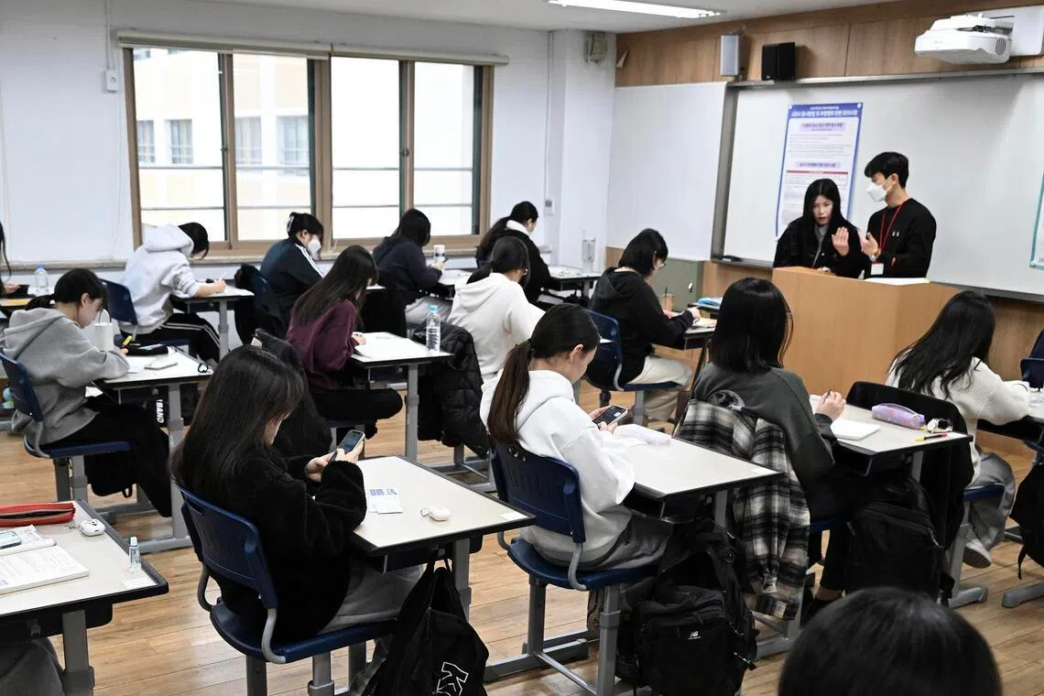 South Korea to prosecute smart glass exam cheats (News Central TV)