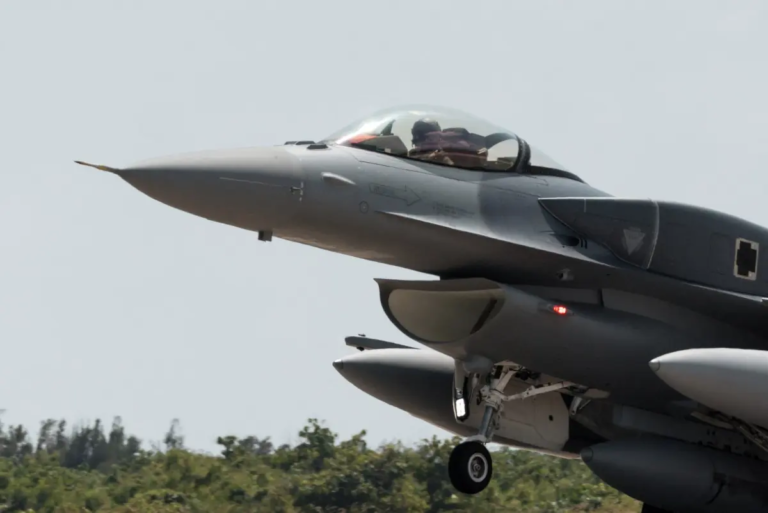 US Delivers First F-16Vs to Taiwan