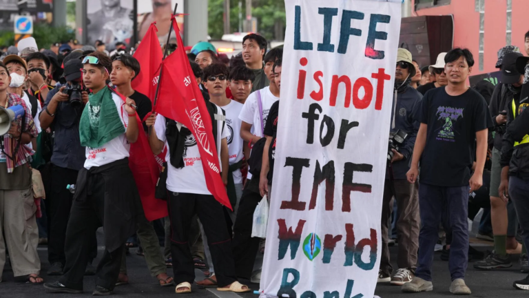 Thai Demonstrators Challenge IMF, World Bank